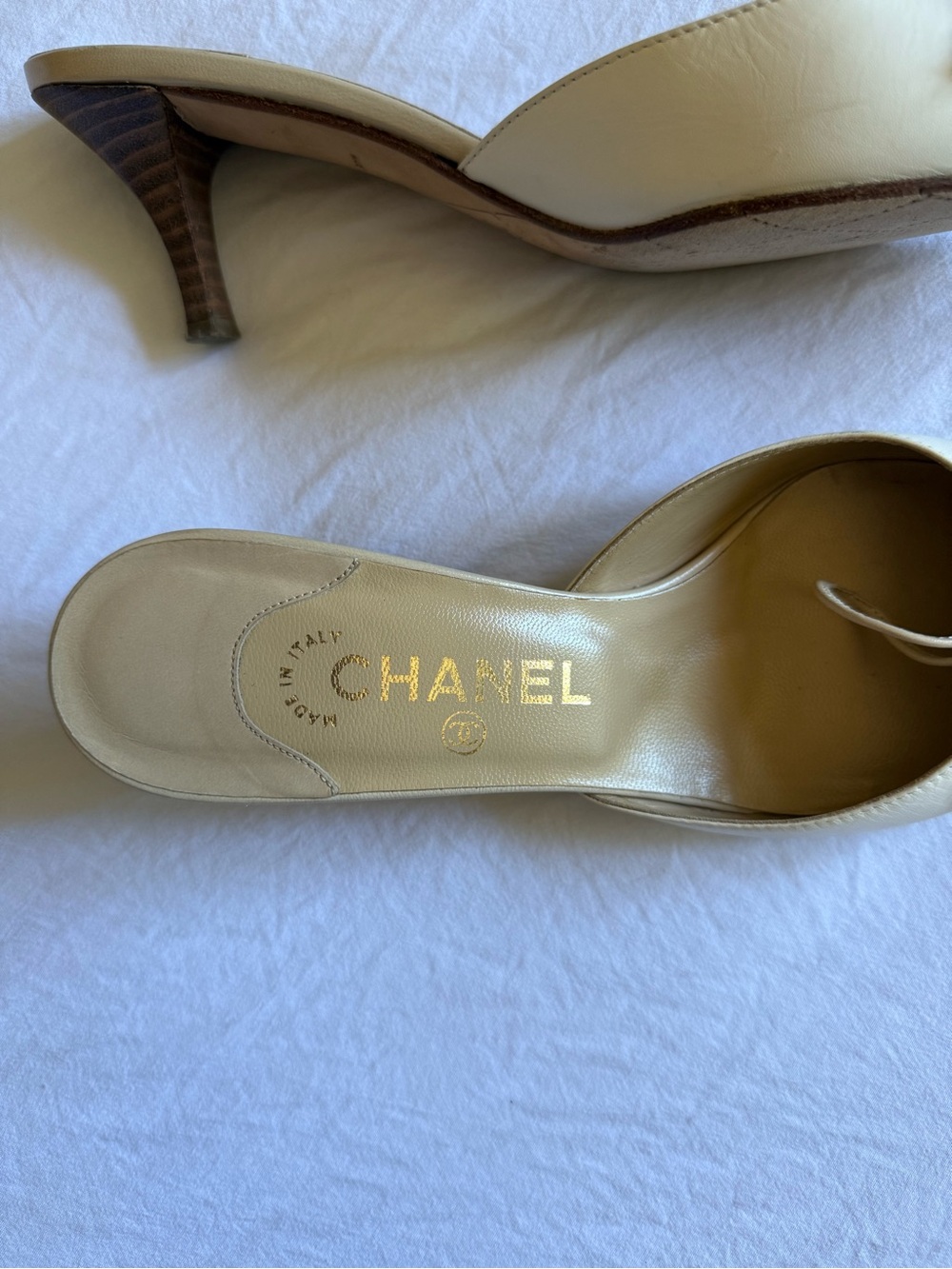 CHANEL Vintage Rare Cream and Beige Leather Pointed Mule with Bow and CC logo - Picture 9 of 13